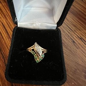 Vintage Ring (emerald, diamond, gold)